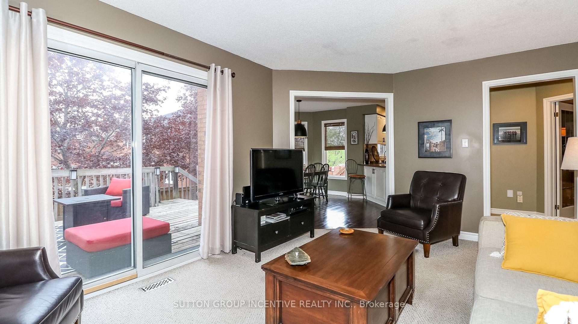 Photo 12 of 69 Brushwood Crescent, Barrie, Bayshore — HOMEH