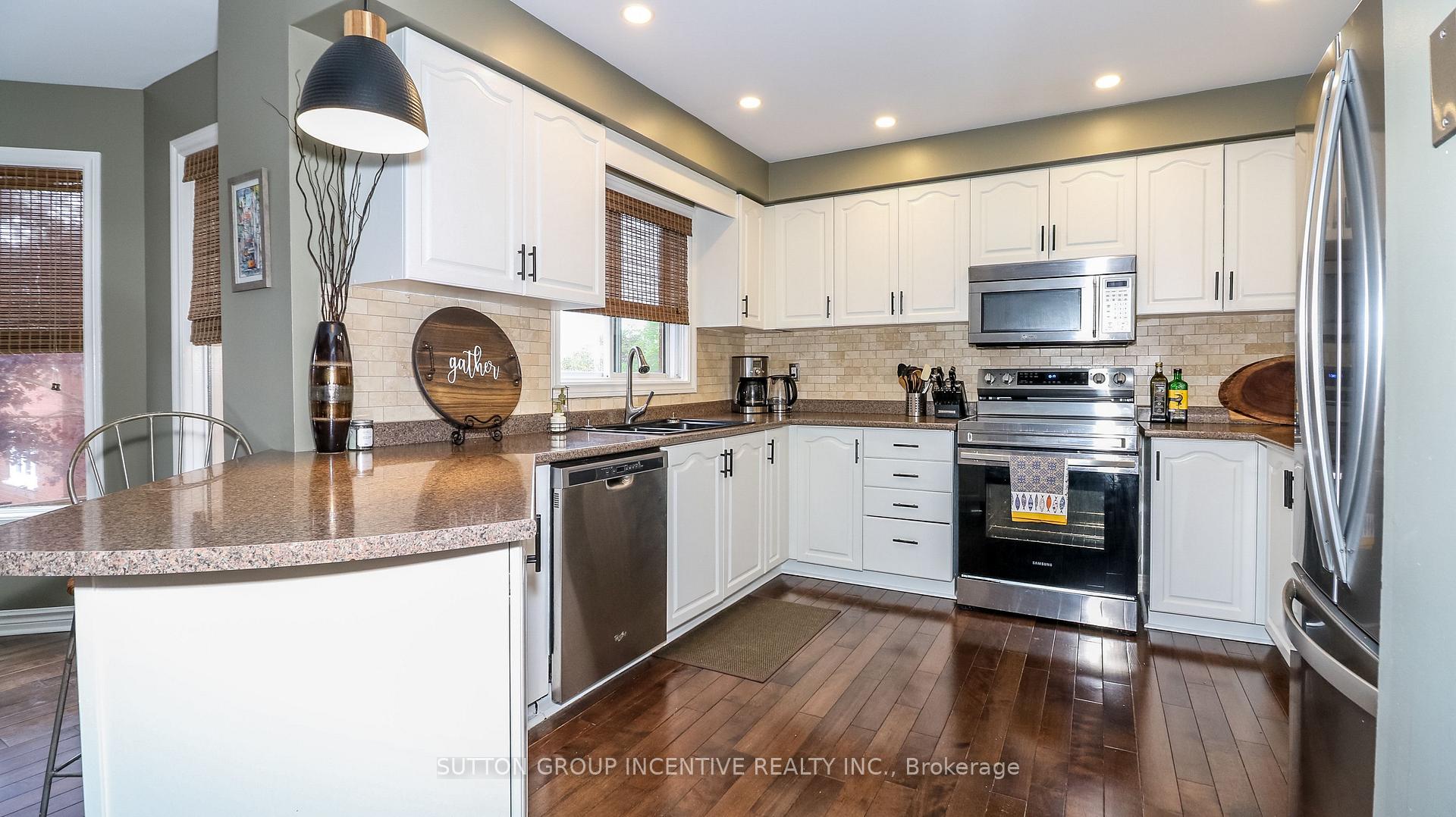 Photo 13 of 69 Brushwood Crescent, Barrie, Bayshore — HOMEH