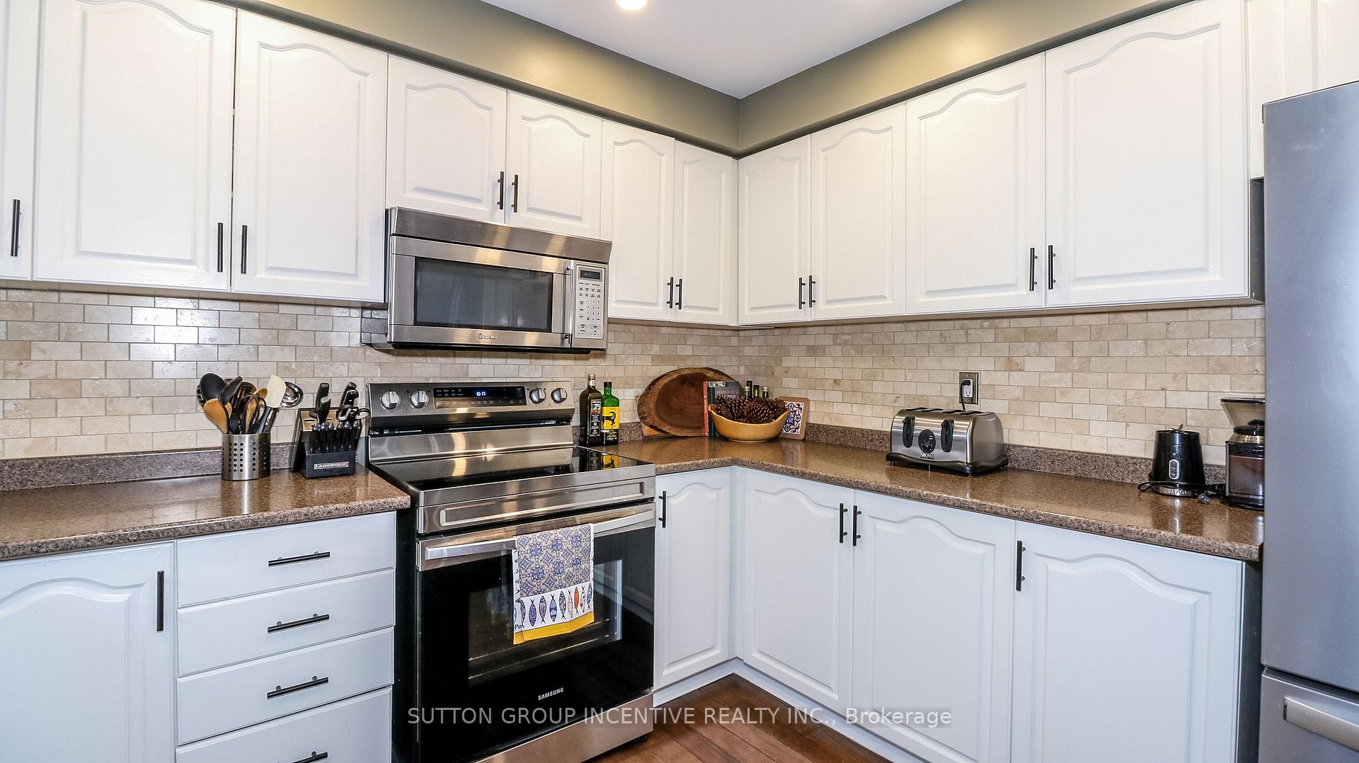 Photo 14 of 69 Brushwood Crescent, Barrie, Bayshore — HOMEH