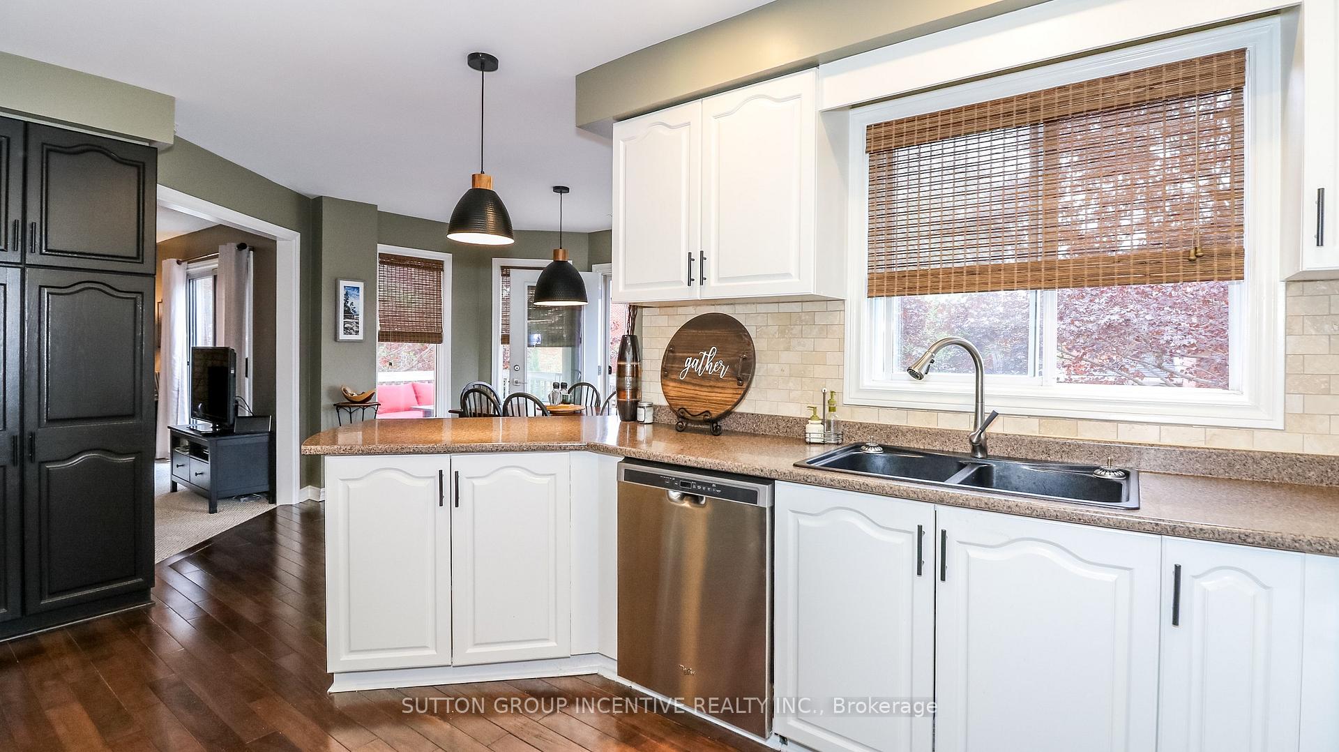 Photo 16 of 69 Brushwood Crescent, Barrie, Bayshore — HOMEH