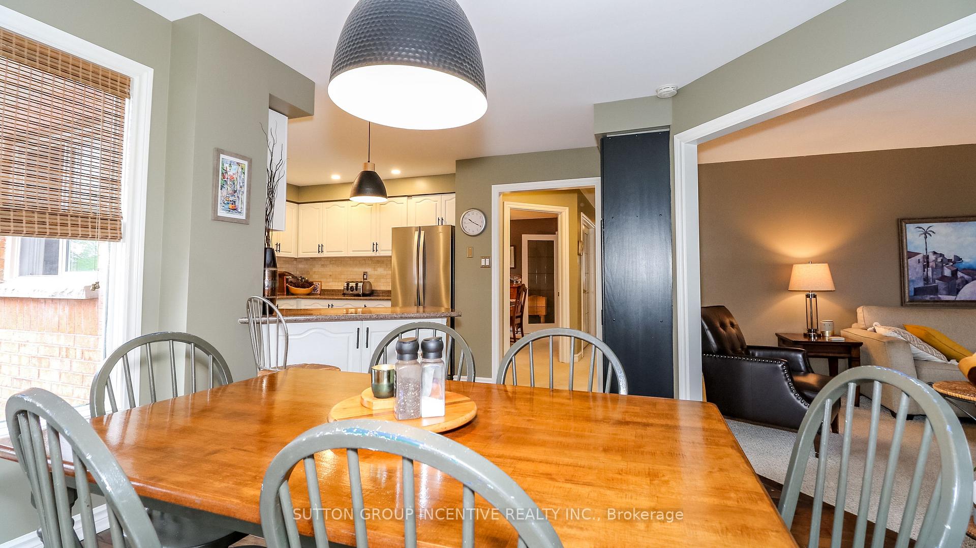Photo 18 of 69 Brushwood Crescent, Barrie, Bayshore — HOMEH