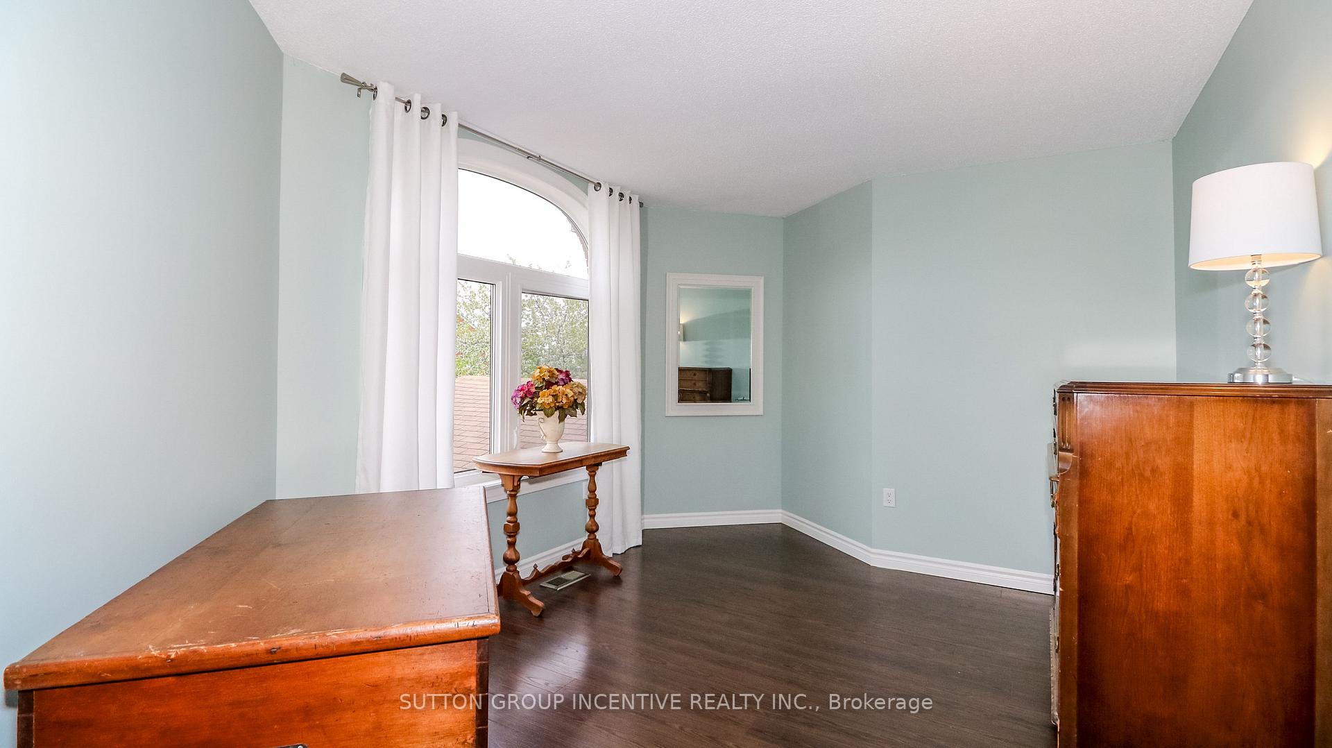 Photo 23 of 69 Brushwood Crescent, Barrie, Bayshore — HOMEH