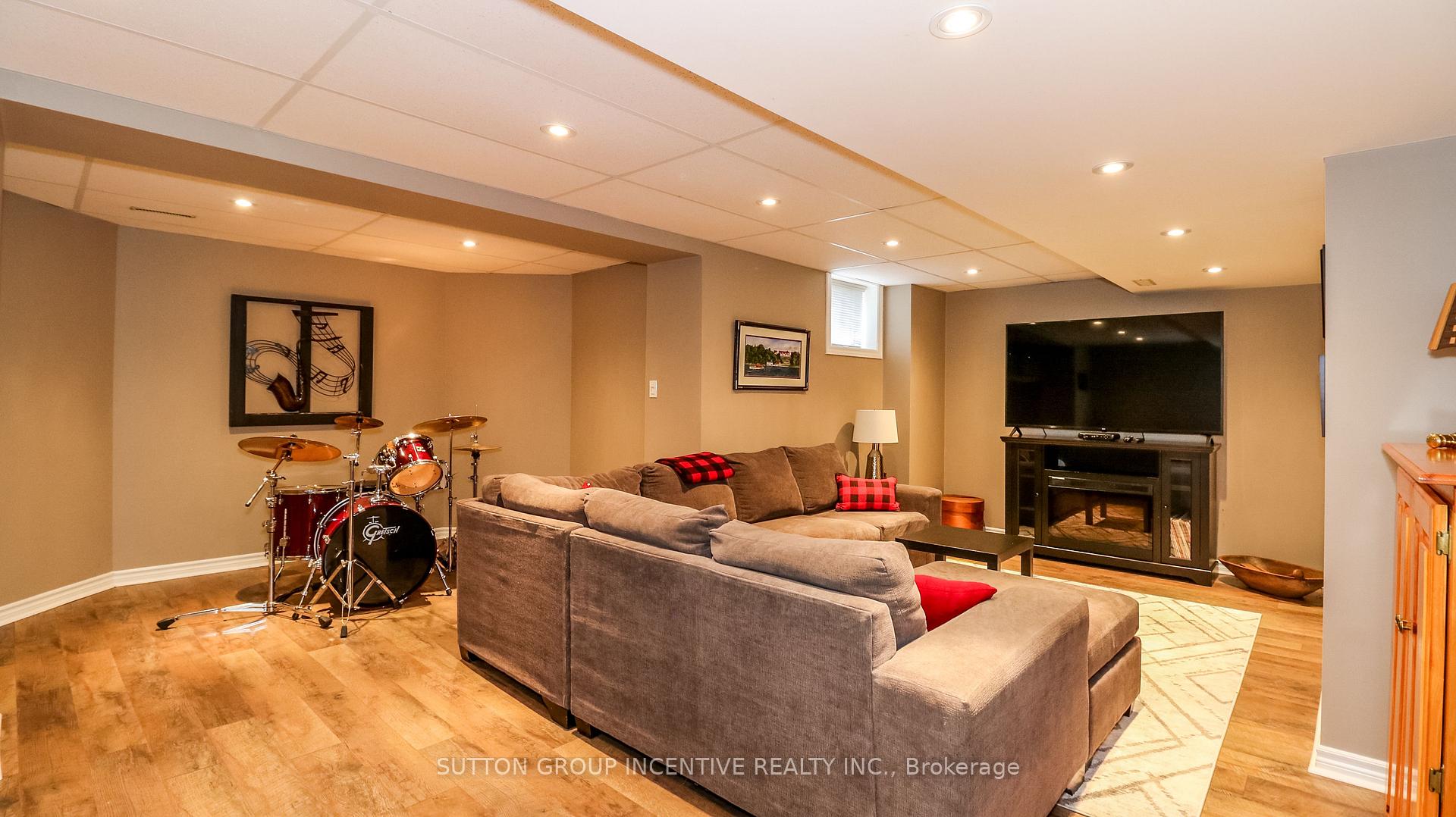 Photo 36 of 69 Brushwood Crescent, Barrie, Bayshore — HOMEH