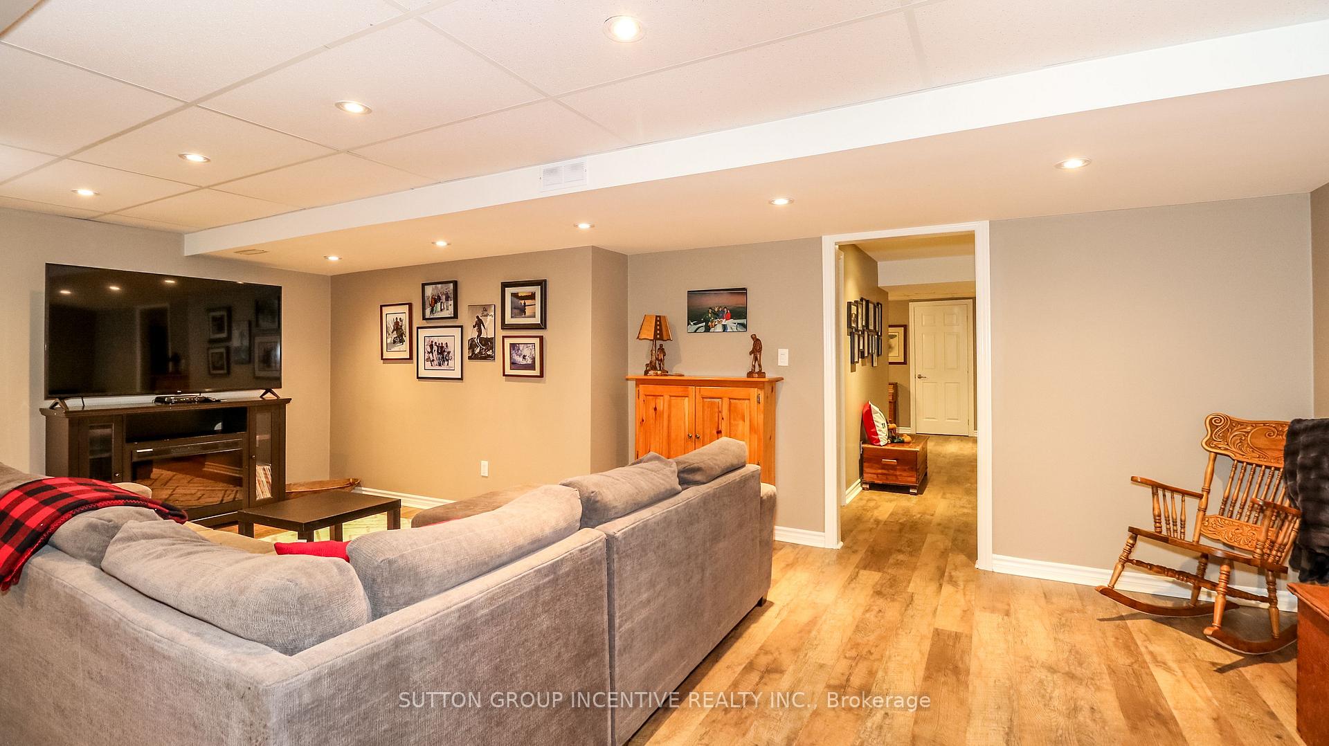 Photo 37 of 69 Brushwood Crescent, Barrie, Bayshore — HOMEH