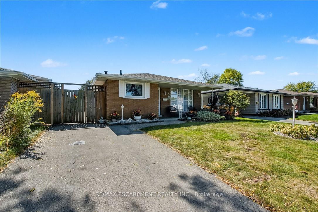 Photo 3 of 79 Gardiner Drive, Hamilton, Gilkson — HOMEH