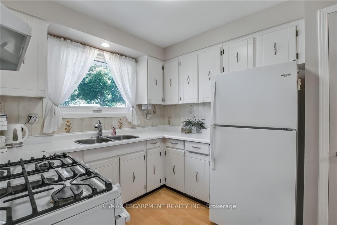 Photo 6 of 79 Gardiner Drive, Hamilton, Gilkson — HOMEH