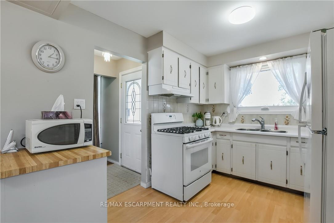 Photo 7 of 79 Gardiner Drive, Hamilton, Gilkson — HOMEH