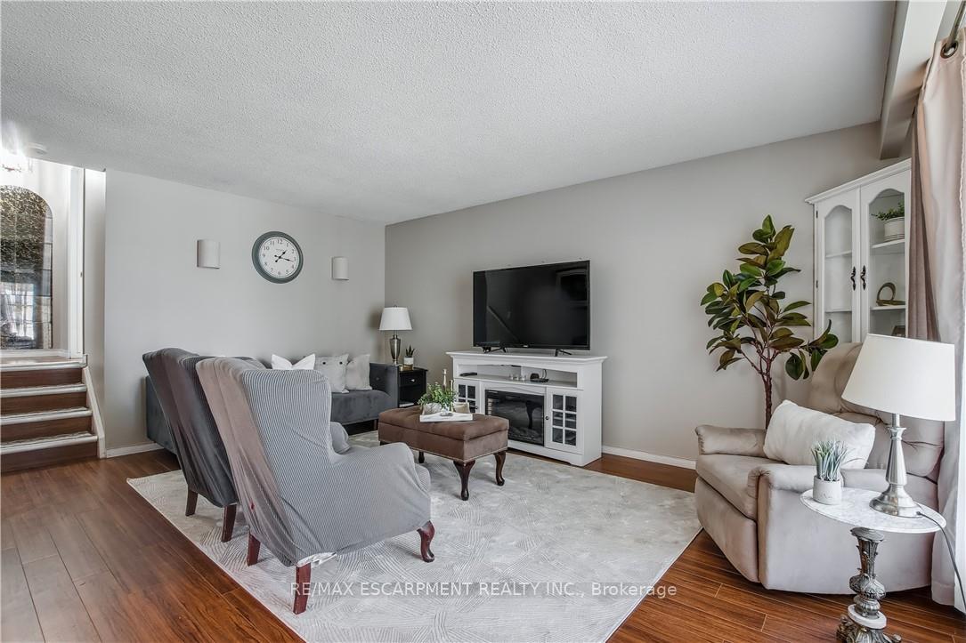 Photo 11 of 79 Gardiner Drive, Hamilton, Gilkson — HOMEH