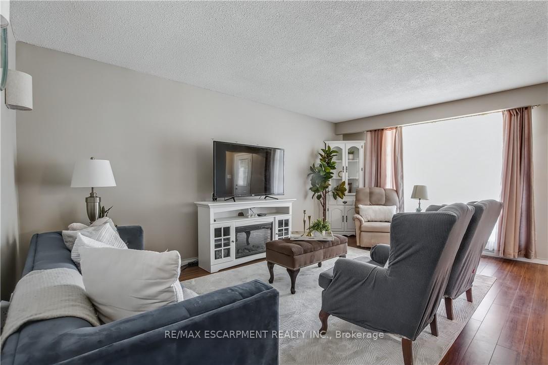Photo 13 of 79 Gardiner Drive, Hamilton, Gilkson — HOMEH