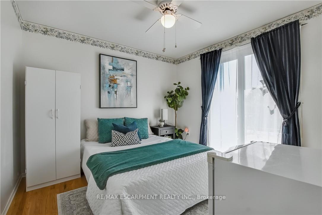 Photo 18 of 79 Gardiner Drive, Hamilton, Gilkson — HOMEH
