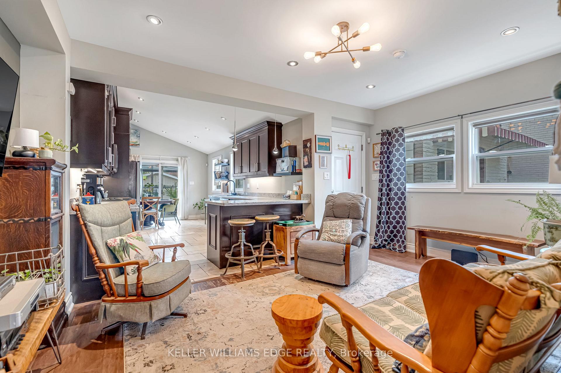 Photo 8 of 108 Emerald Street N, Hamilton, Landsdale — HOMEH