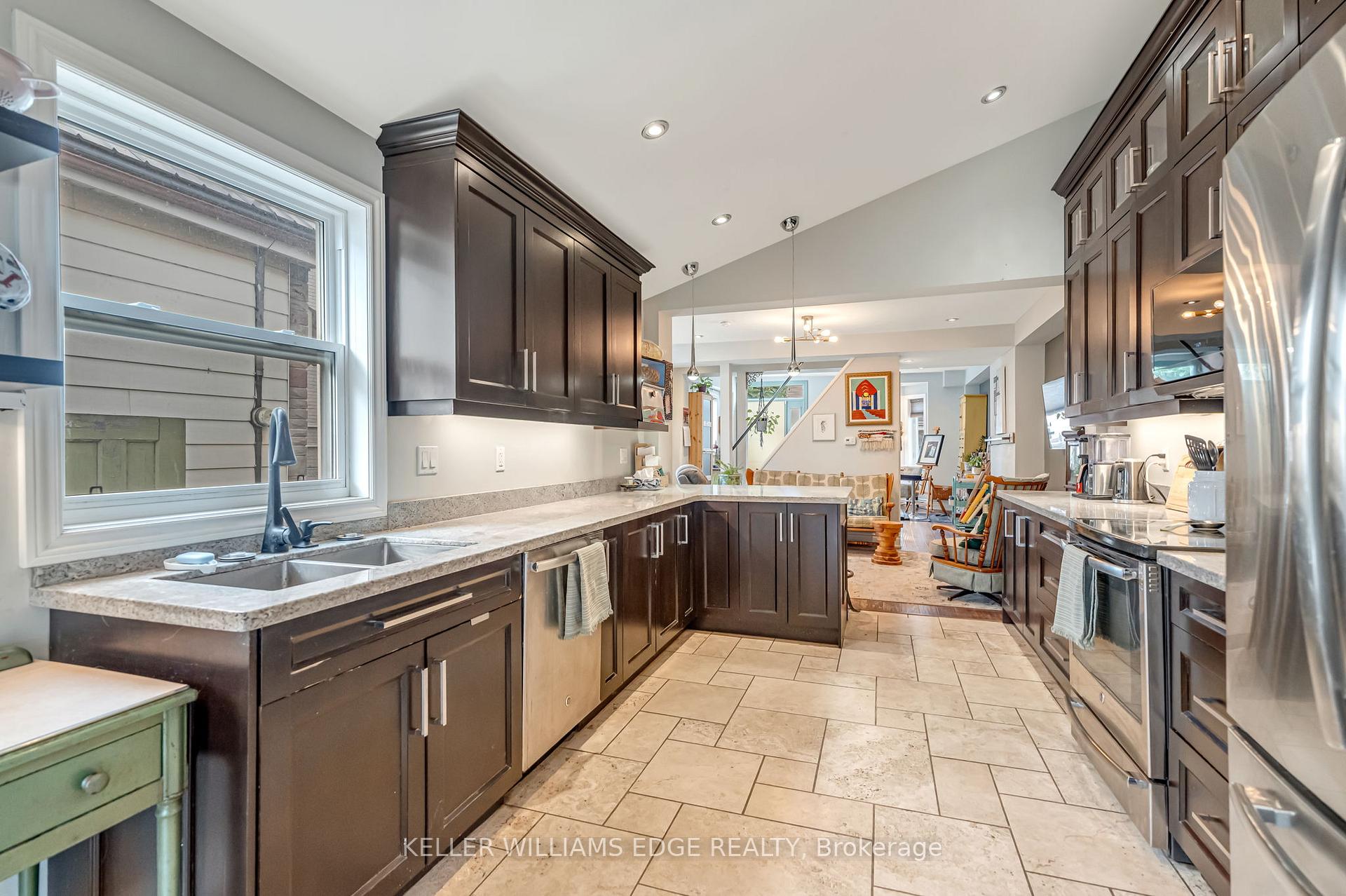 Photo 15 of 108 Emerald Street N, Hamilton, Landsdale — HOMEH