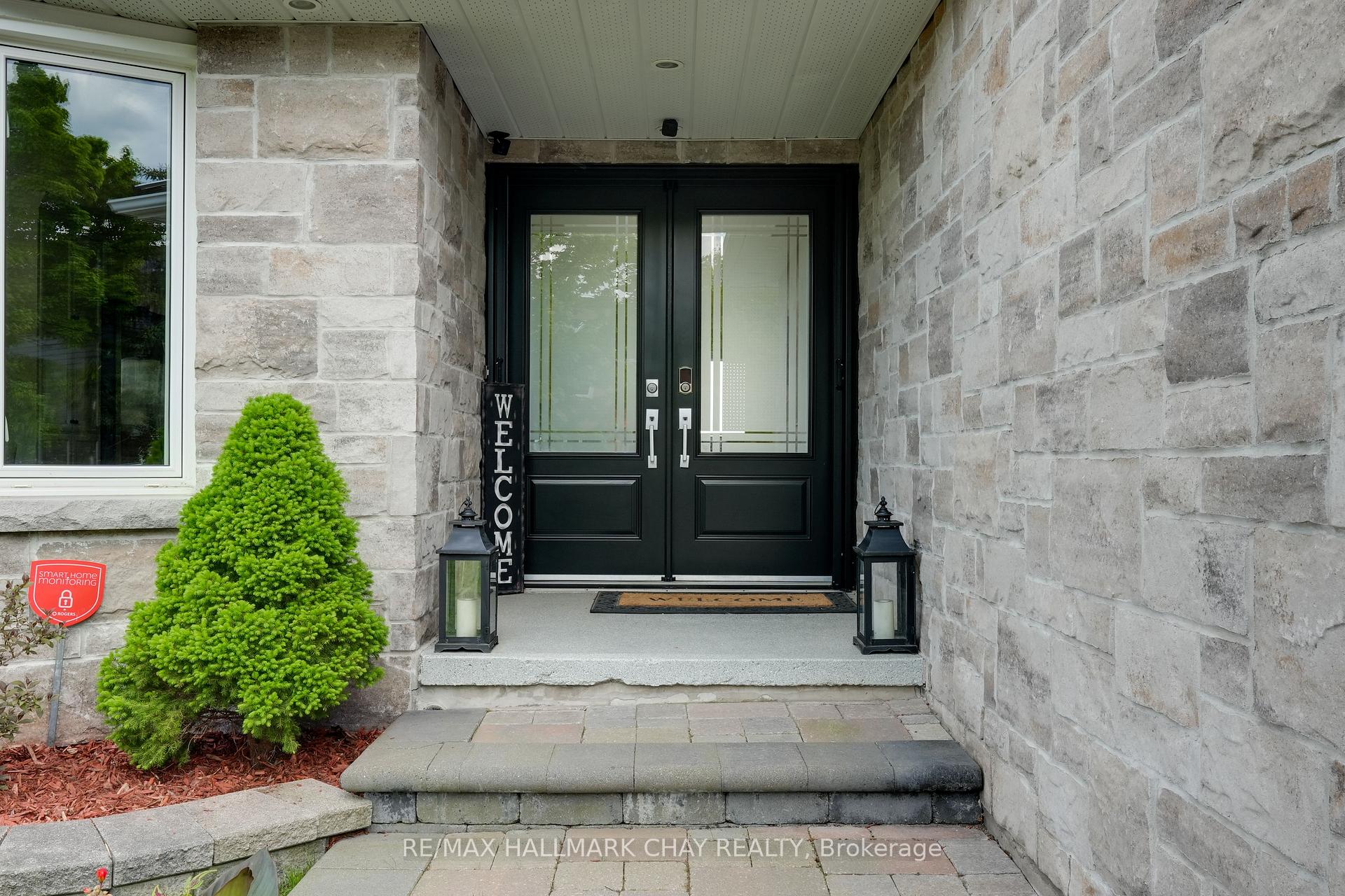 Photo 3 of 135 Fox Run, Barrie, Letitia Heights — HOMEH