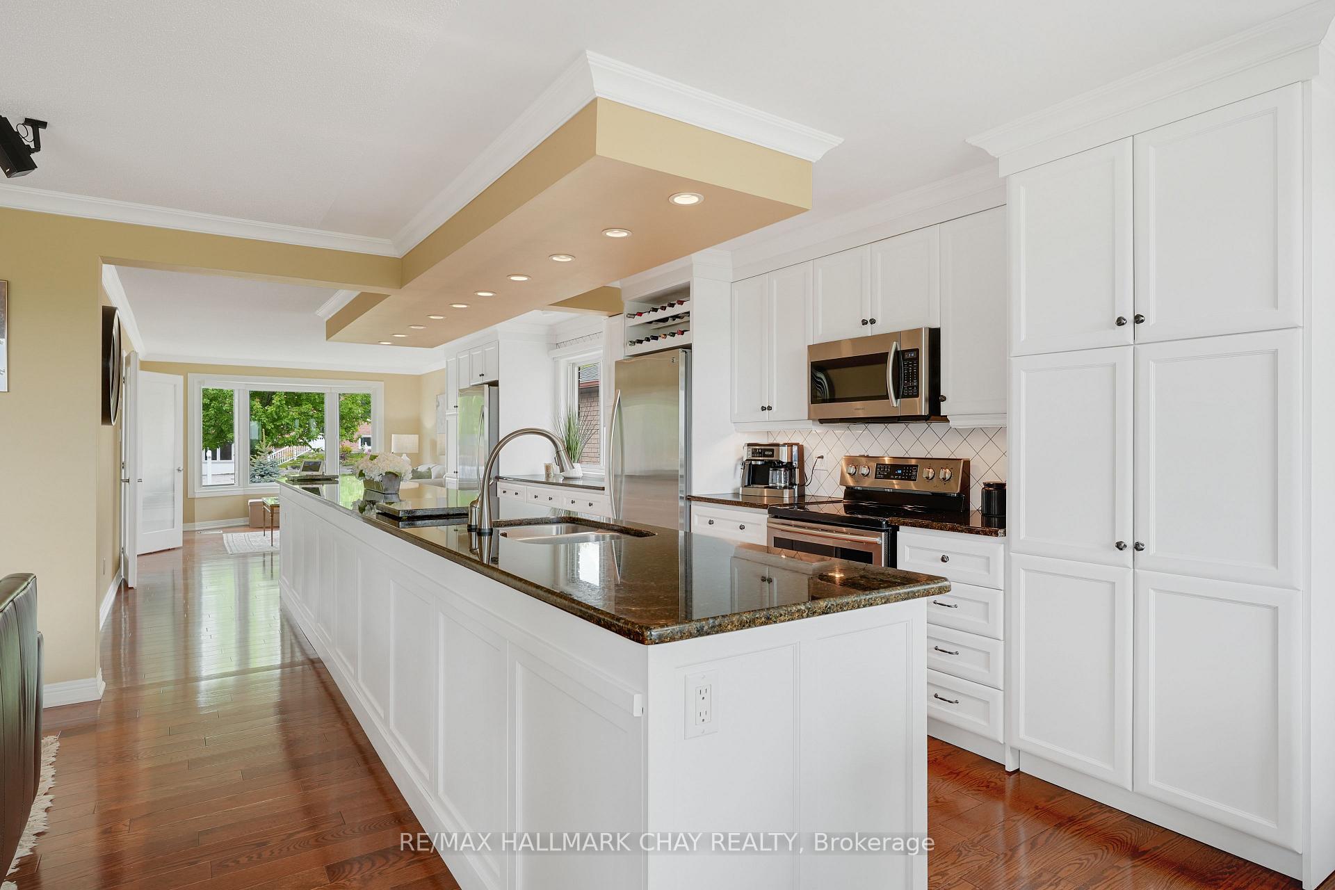 Photo 5 of 135 Fox Run, Barrie, Letitia Heights — HOMEH