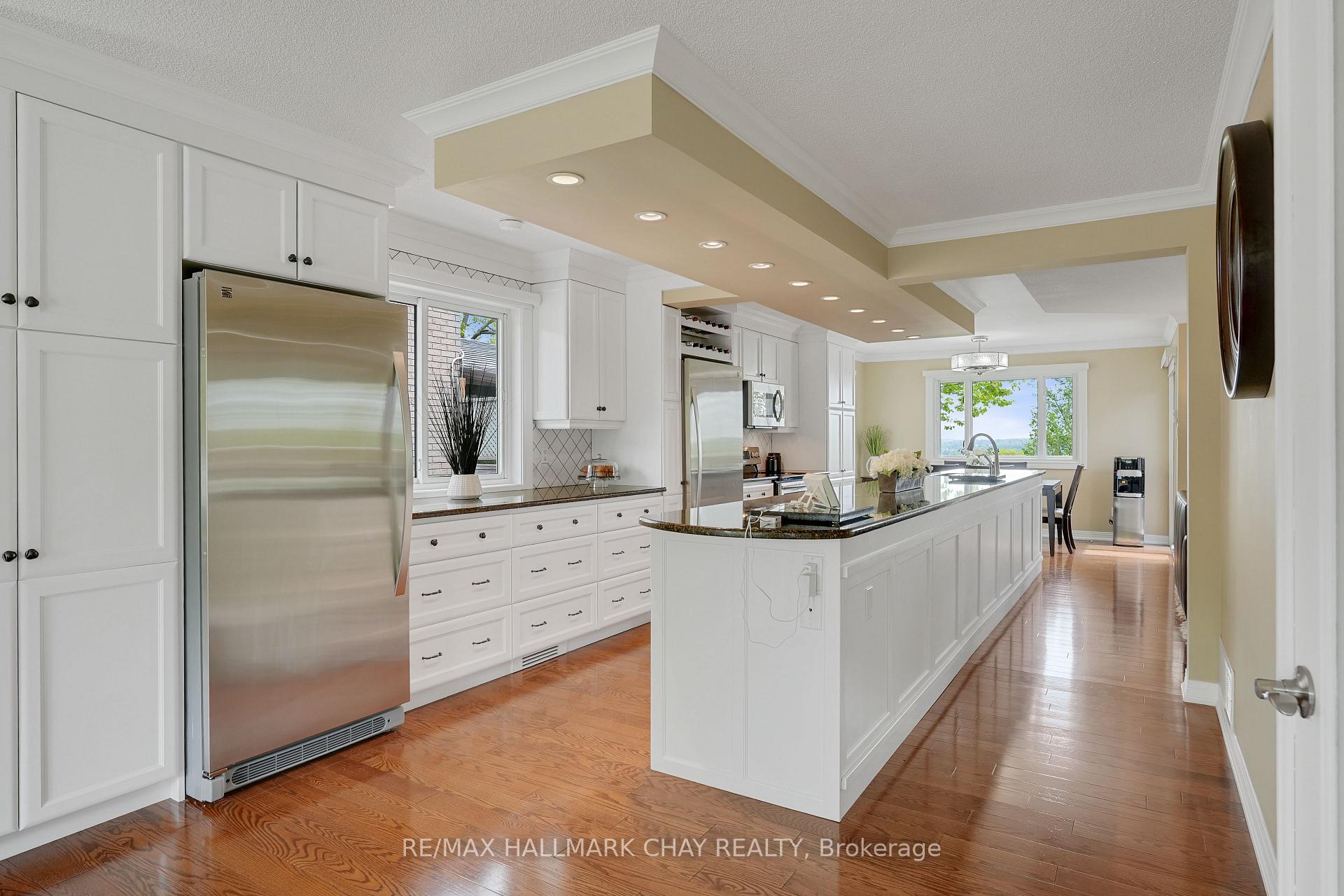 Photo 6 of 135 Fox Run, Barrie, Letitia Heights — HOMEH