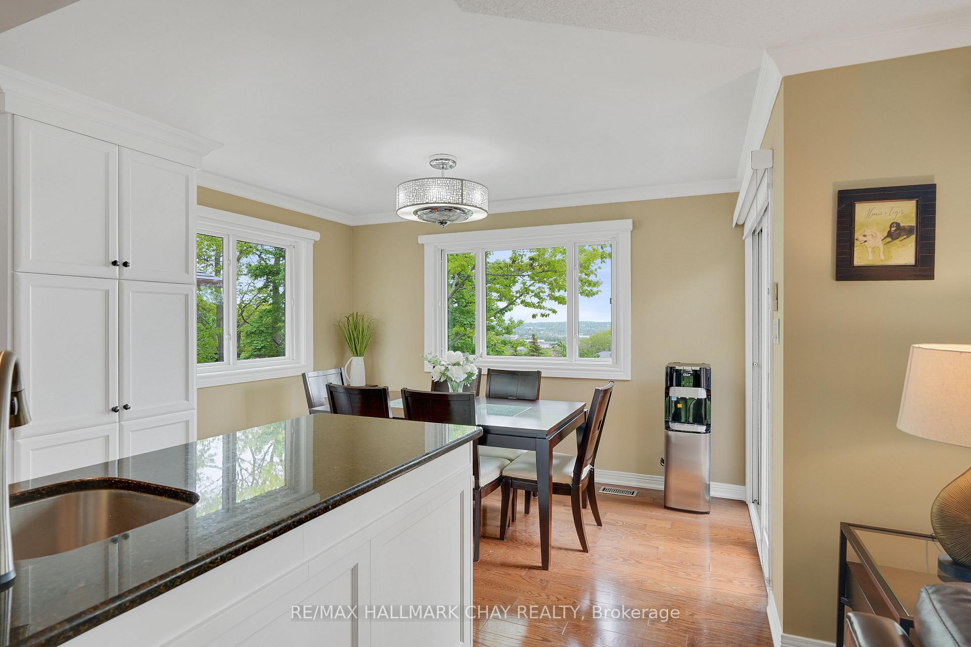 Photo 7 of 135 Fox Run, Barrie, Letitia Heights — HOMEH