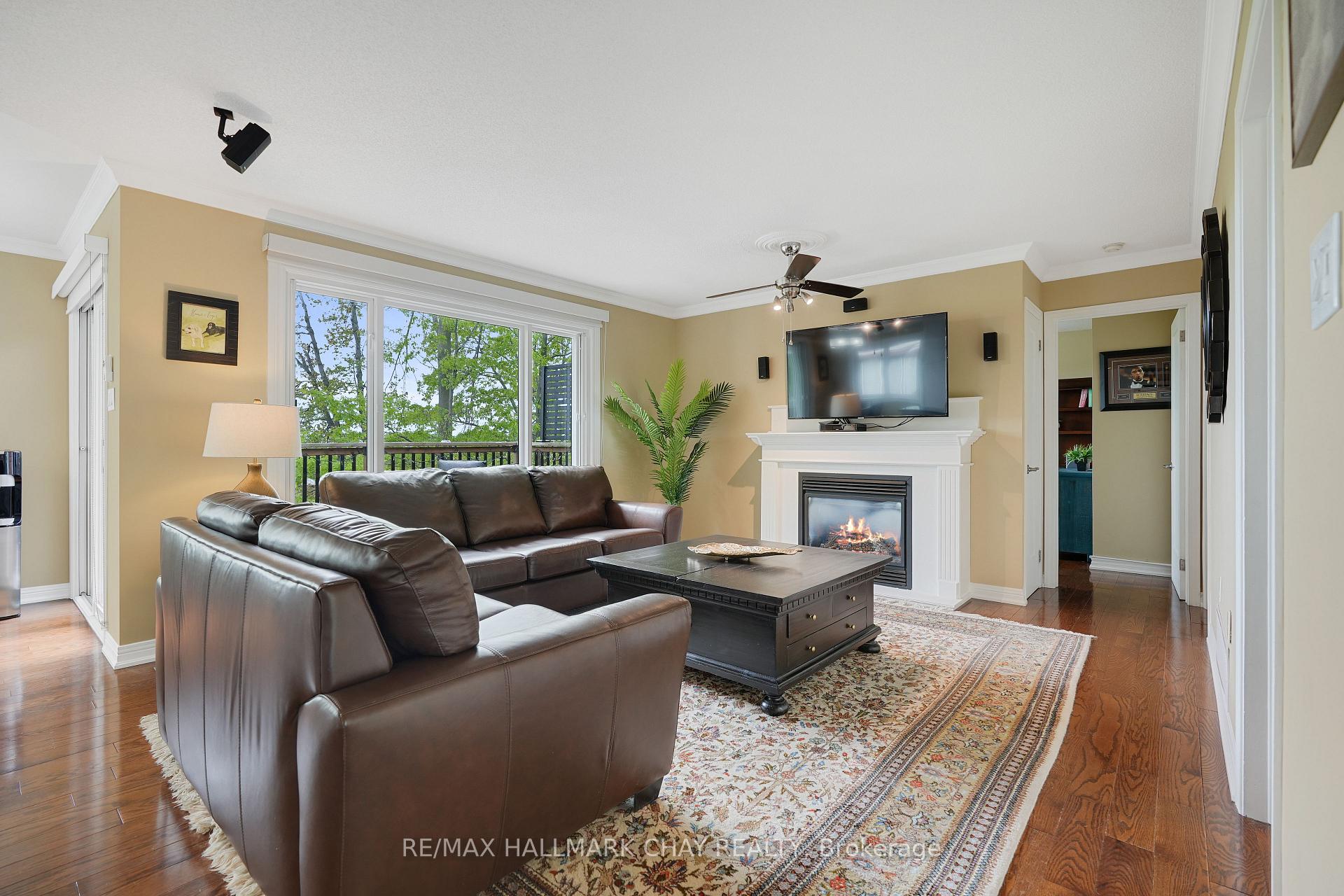 Photo 8 of 135 Fox Run, Barrie, Letitia Heights — HOMEH
