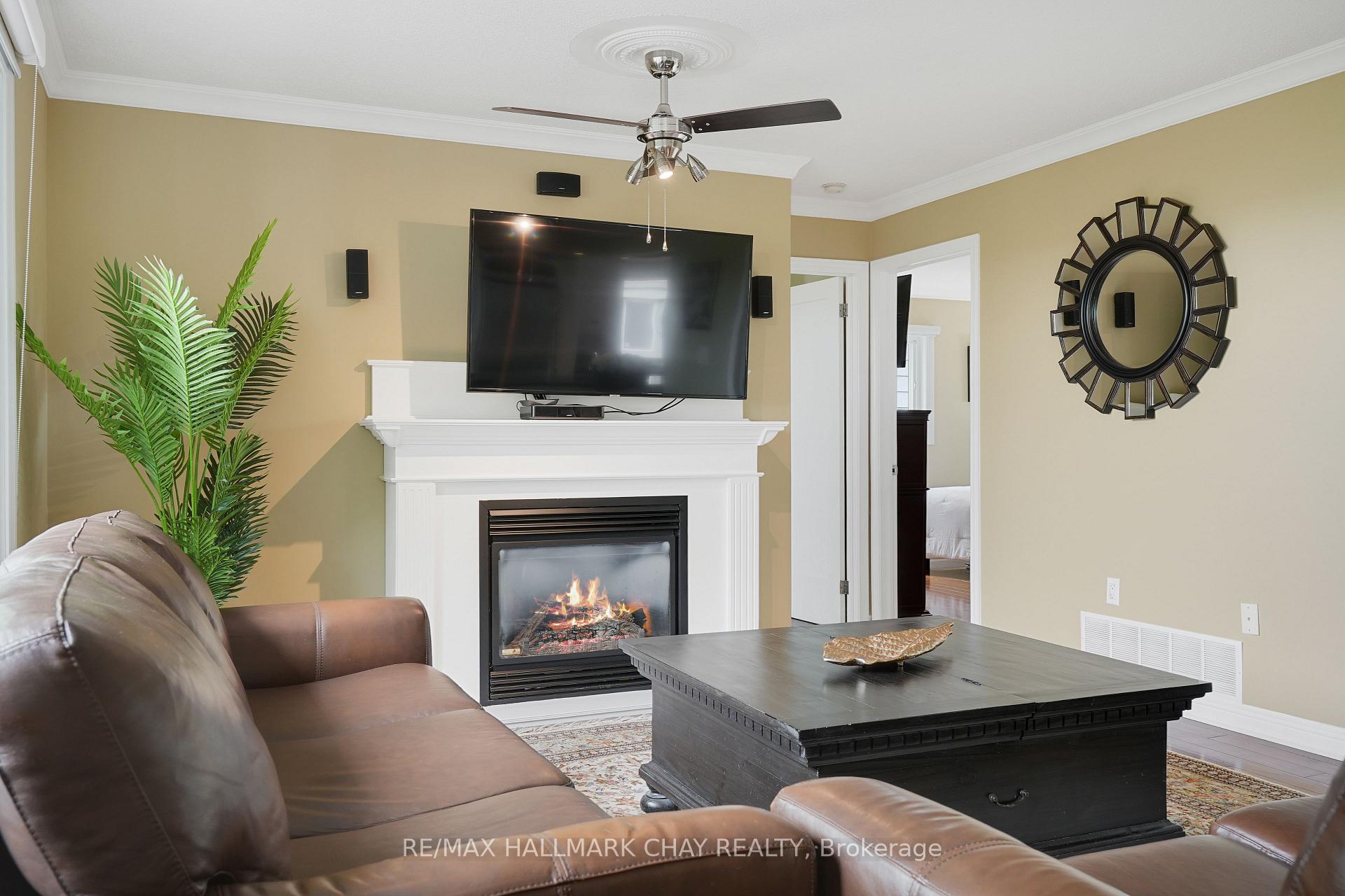Photo 9 of 135 Fox Run, Barrie, Letitia Heights — HOMEH
