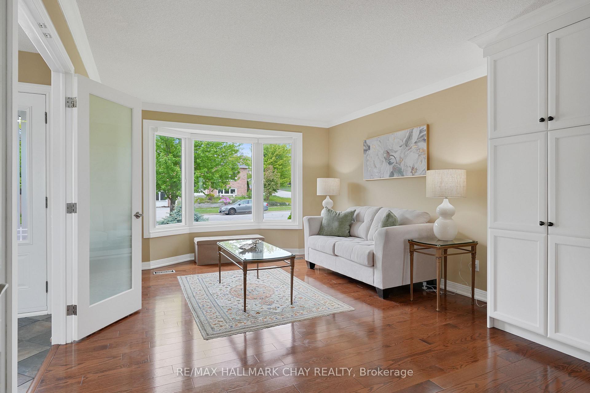 Photo 11 of 135 Fox Run, Barrie, Letitia Heights — HOMEH