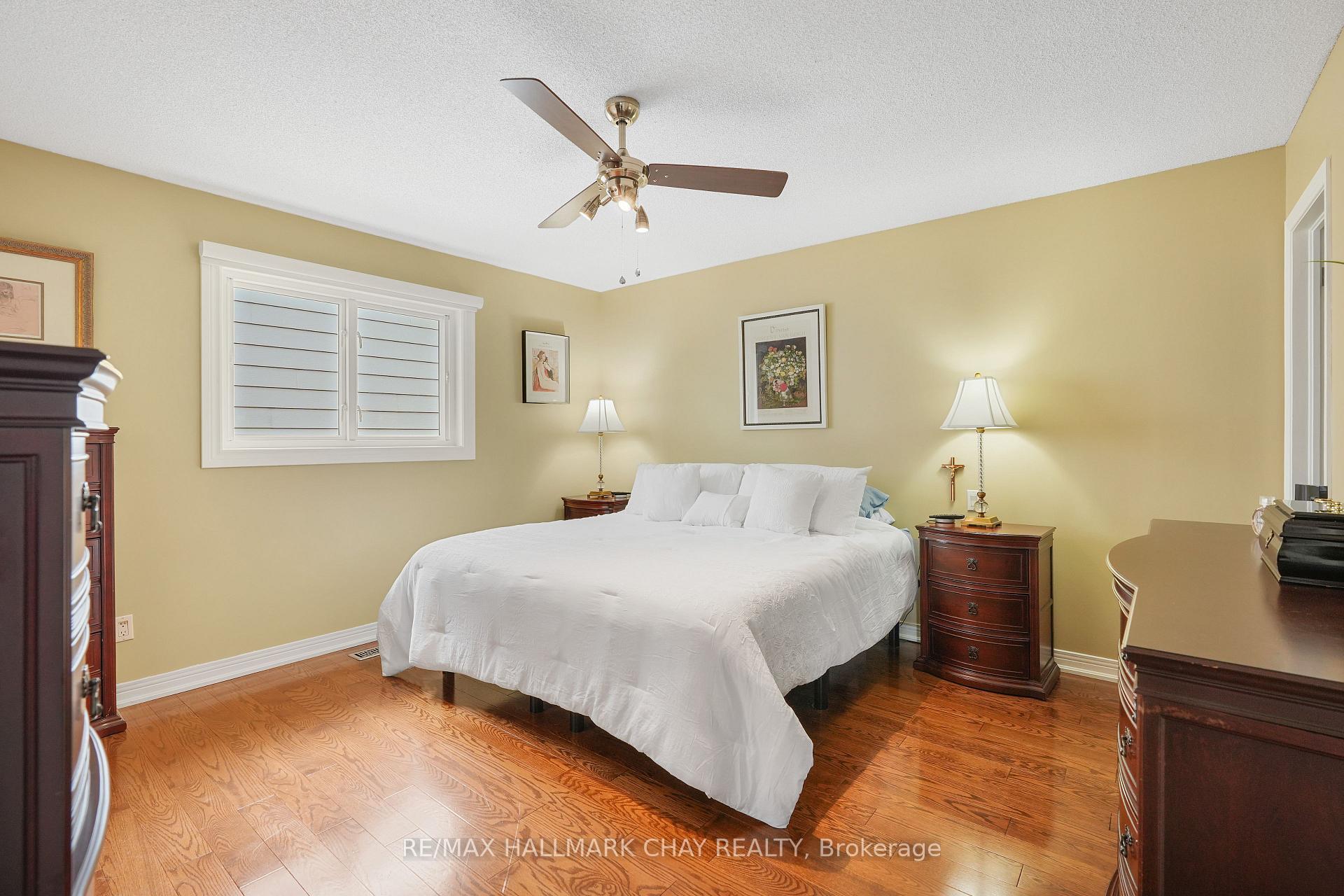 Photo 13 of 135 Fox Run, Barrie, Letitia Heights — HOMEH