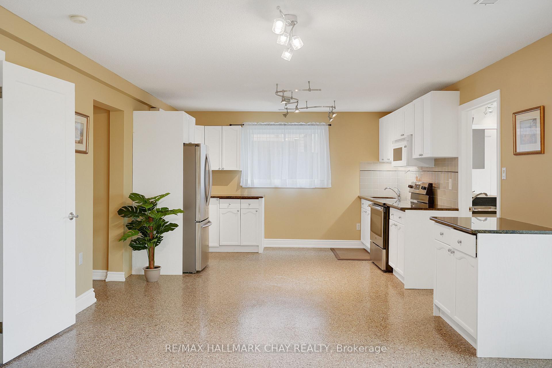 Photo 20 of 135 Fox Run, Barrie, Letitia Heights — HOMEH