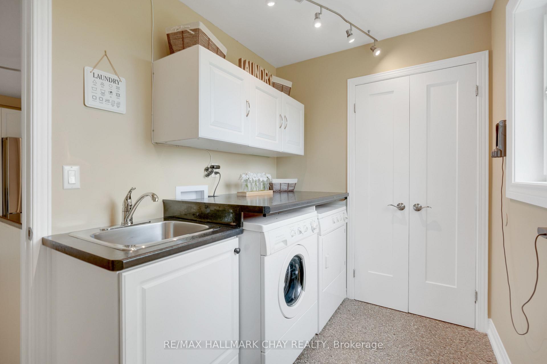 Photo 25 of 135 Fox Run, Barrie, Letitia Heights — HOMEH