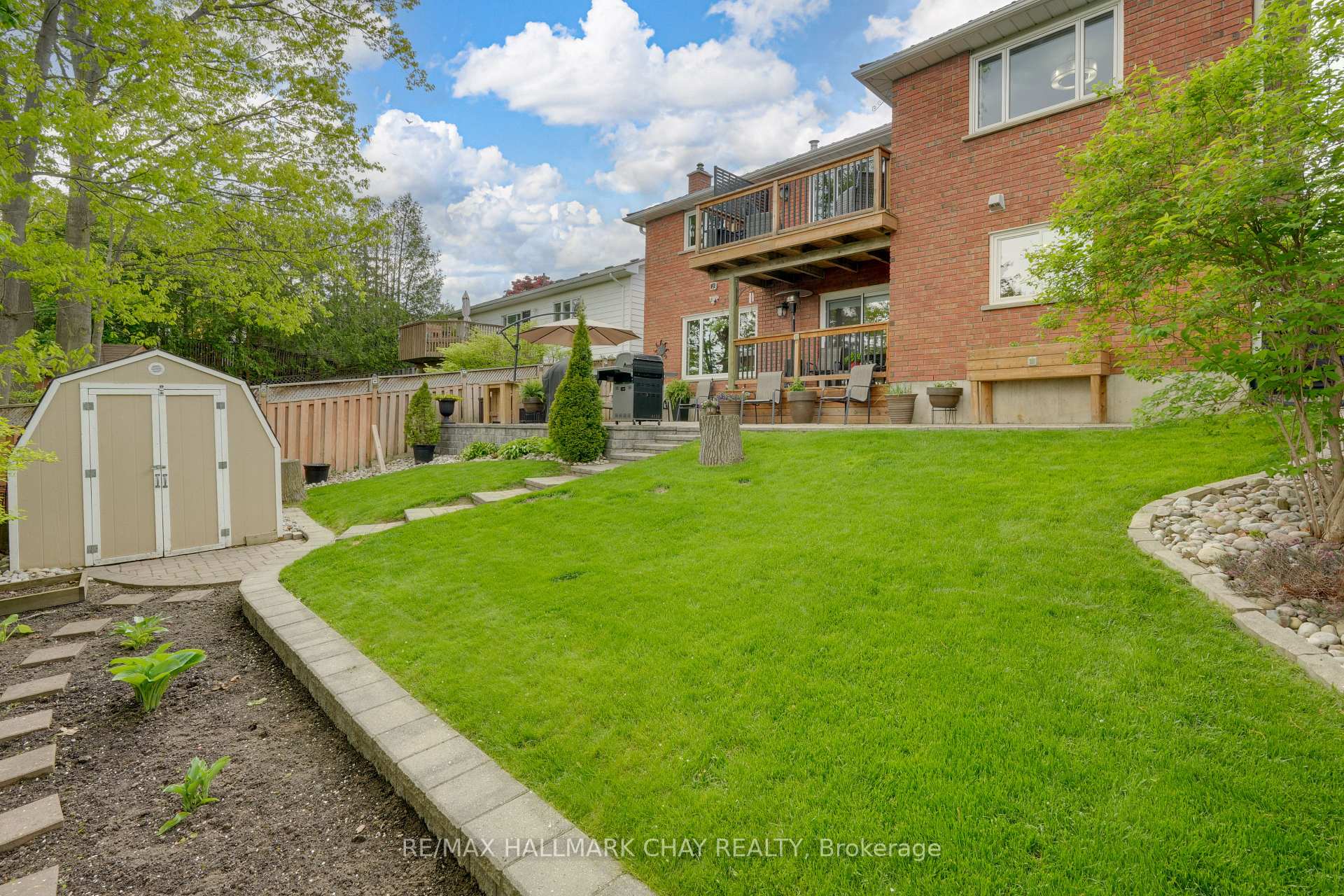 Photo 28 of 135 Fox Run, Barrie, Letitia Heights — HOMEH