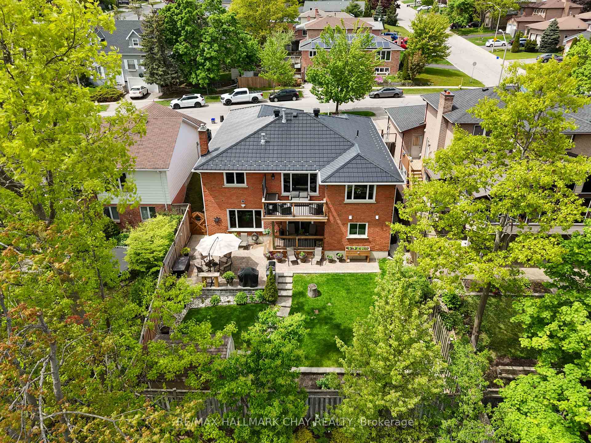 Photo 30 of 135 Fox Run, Barrie, Letitia Heights — HOMEH