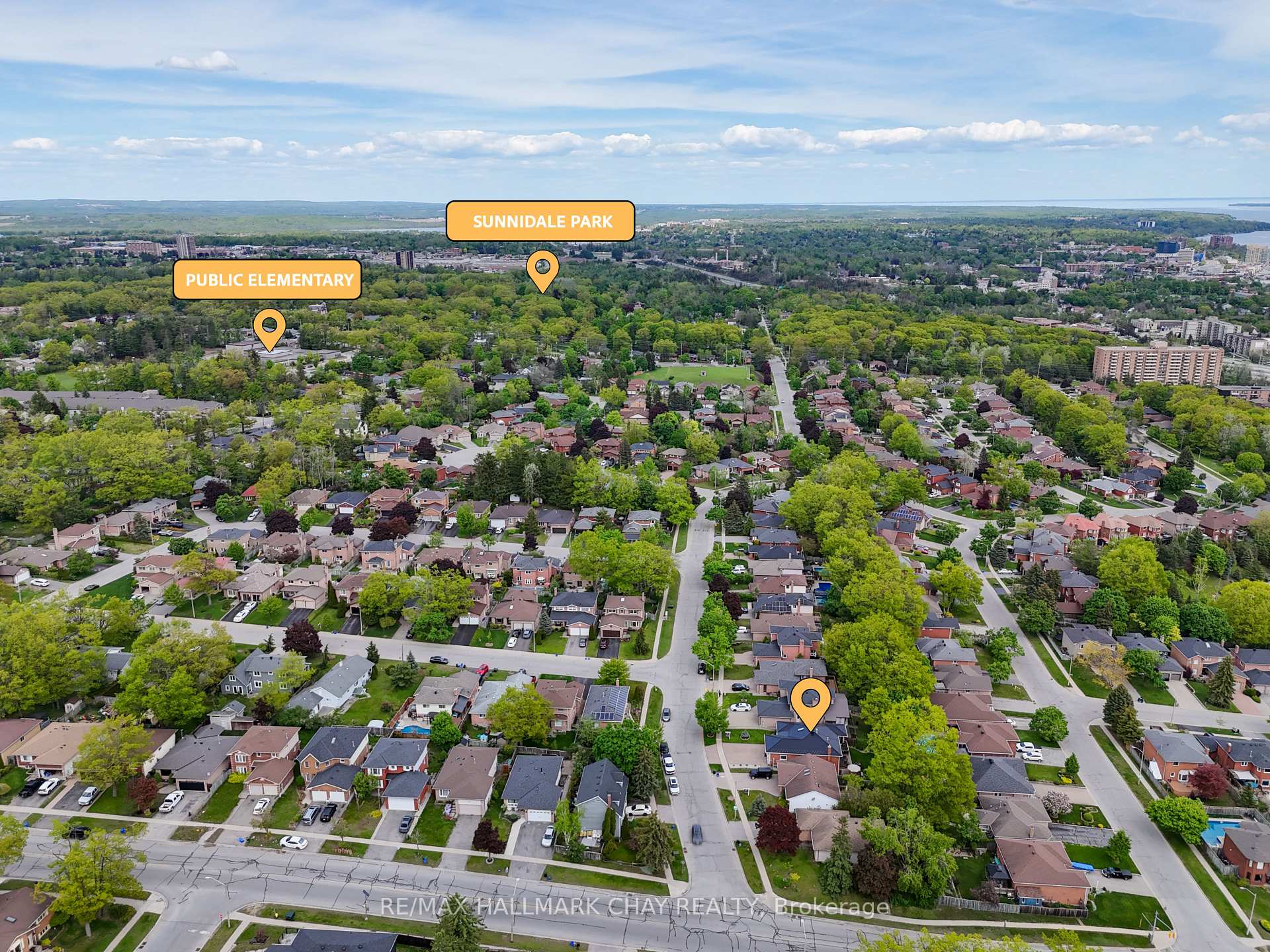Photo 32 of 135 Fox Run, Barrie, Letitia Heights — HOMEH