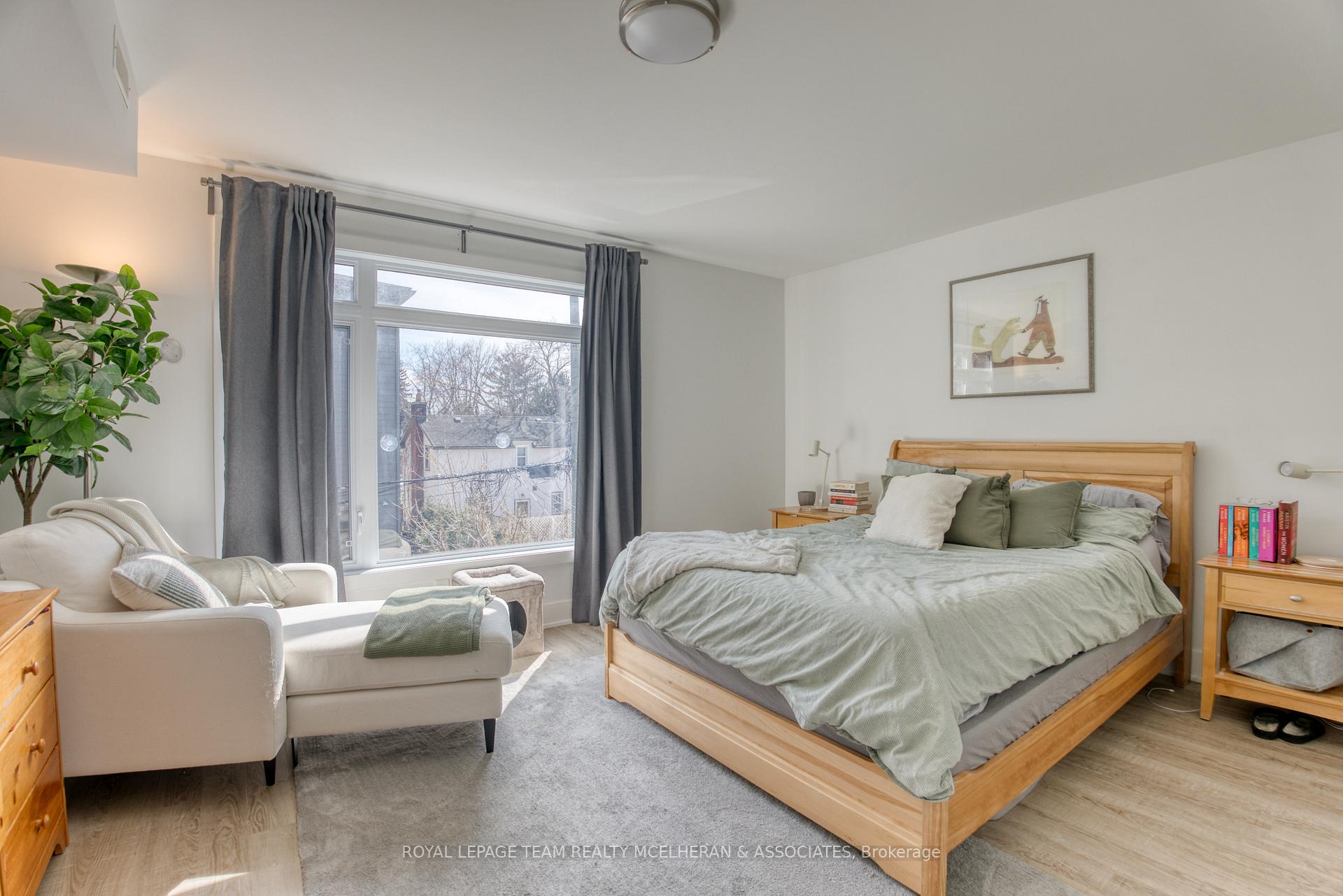 Photo 46 of 576 Byron Avenue, Ottawa, McKellar/Highland — HOMEH