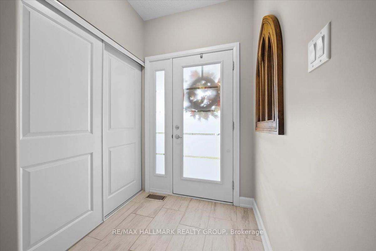 Photo 4 of 54 Vimy Ridge Crescent N, Arnprior — HOMEH