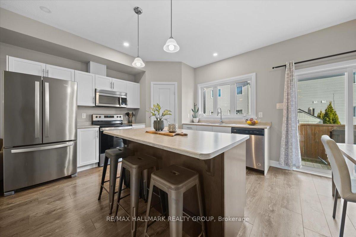 Photo 11 of 54 Vimy Ridge Crescent N, Arnprior — HOMEH