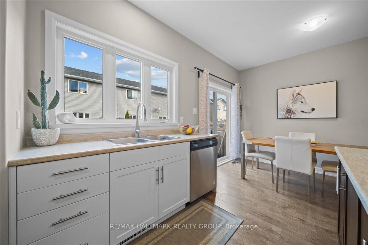 Photo 15 of 54 Vimy Ridge Crescent N, Arnprior — HOMEH