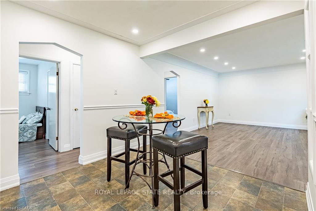 Photo 8 of 105 Mcelroy Road E, Hamilton, Balfour — HOMEH