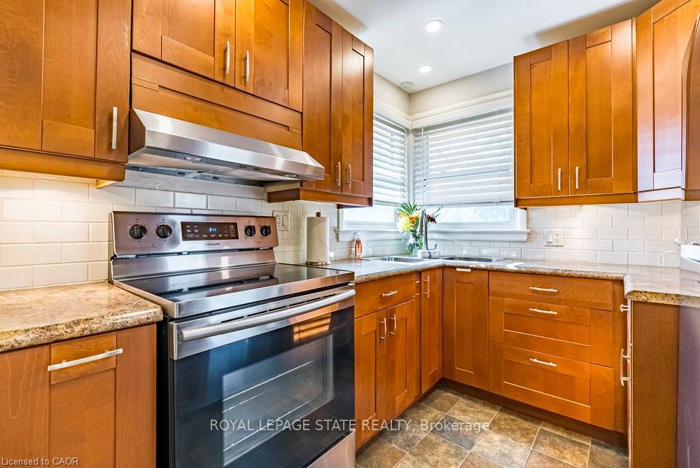Photo 10 of 105 Mcelroy Road E, Hamilton, Balfour — HOMEH