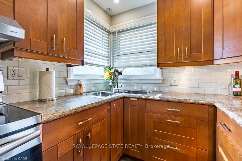 Photo 12 of 105 Mcelroy Road E, Hamilton, Balfour — HOMEH