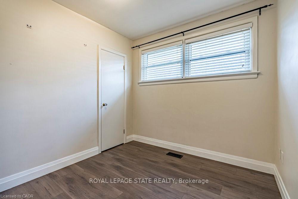 Photo 19 of 105 Mcelroy Road E, Hamilton, Balfour — HOMEH