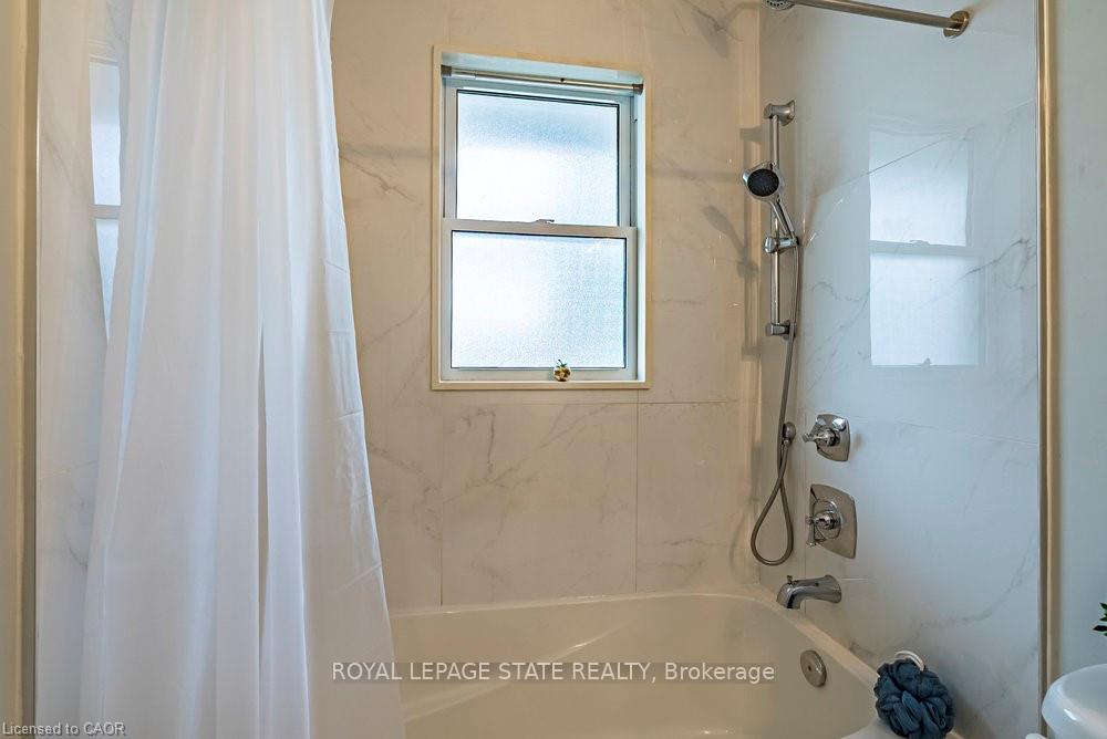 Photo 24 of 105 Mcelroy Road E, Hamilton, Balfour — HOMEH