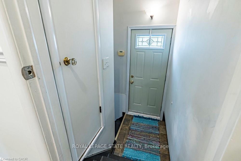 Photo 25 of 105 Mcelroy Road E, Hamilton, Balfour — HOMEH