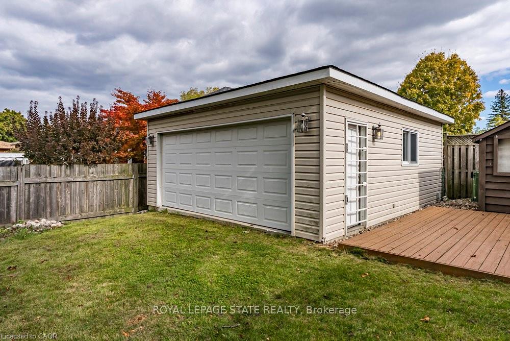 Photo 28 of 105 Mcelroy Road E, Hamilton, Balfour — HOMEH