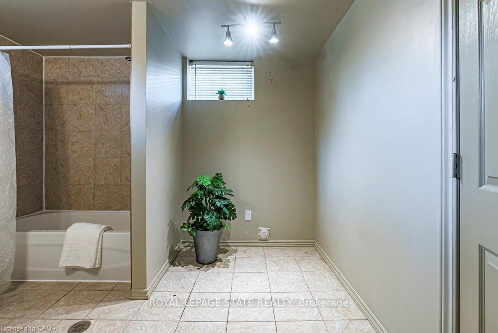 Photo 39 of 105 Mcelroy Road E, Hamilton, Balfour — HOMEH