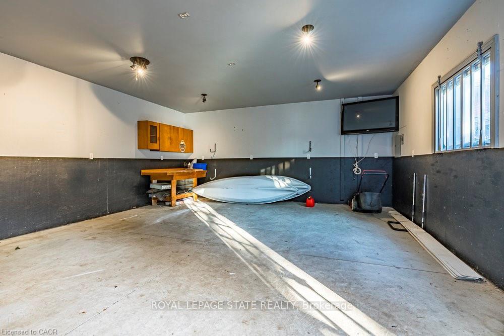 Photo 44 of 105 Mcelroy Road E, Hamilton, Balfour — HOMEH