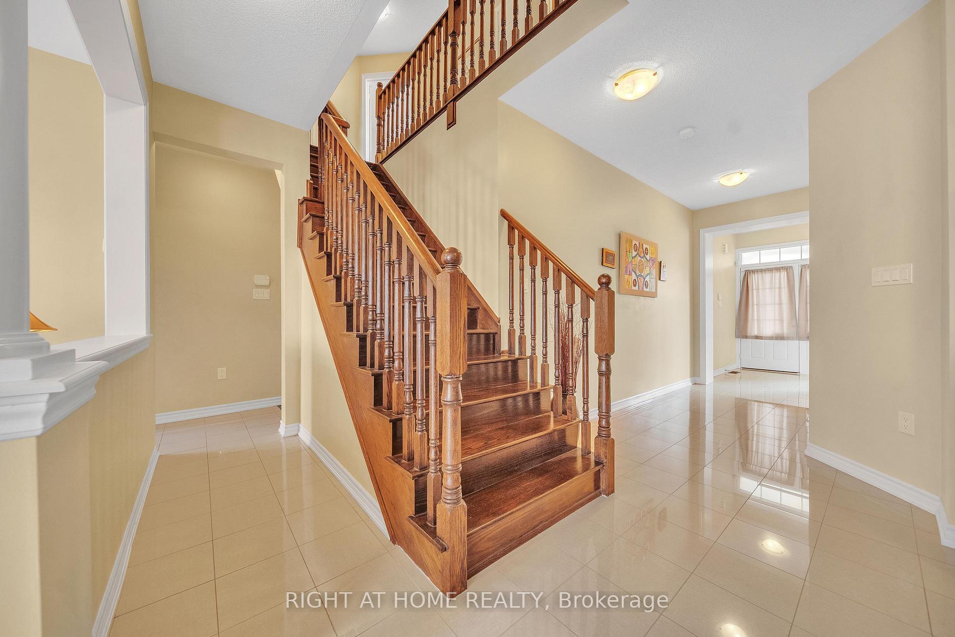 Photo 9 of 16 Sewell Crescent, Ajax, Northeast Ajax — HOMEH