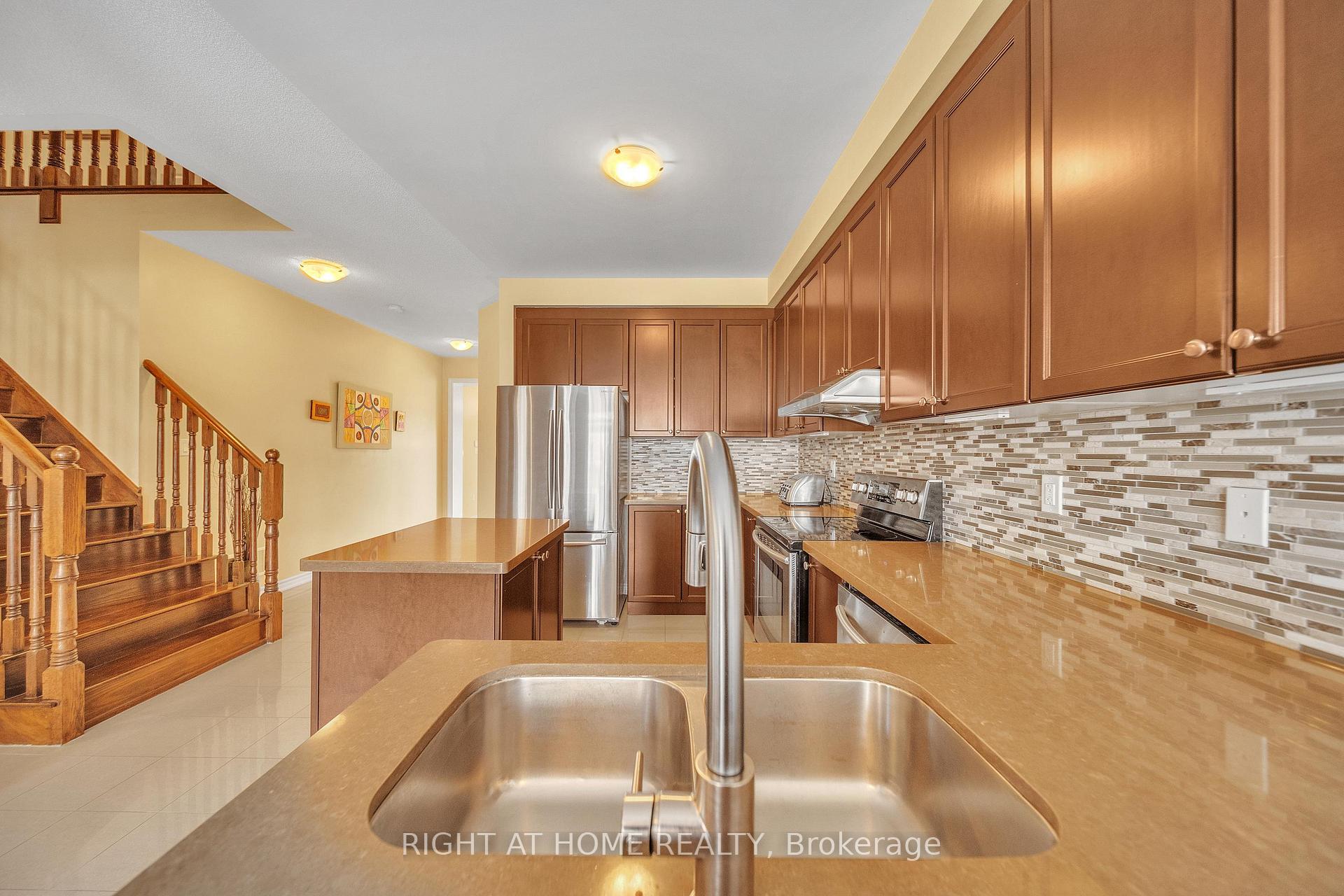Photo 14 of 16 Sewell Crescent, Ajax, Northeast Ajax — HOMEH