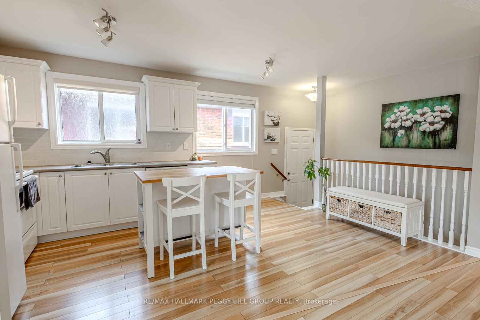 Photo 3 of 28 Lucas Avenue, Barrie, Holly — HOMEH