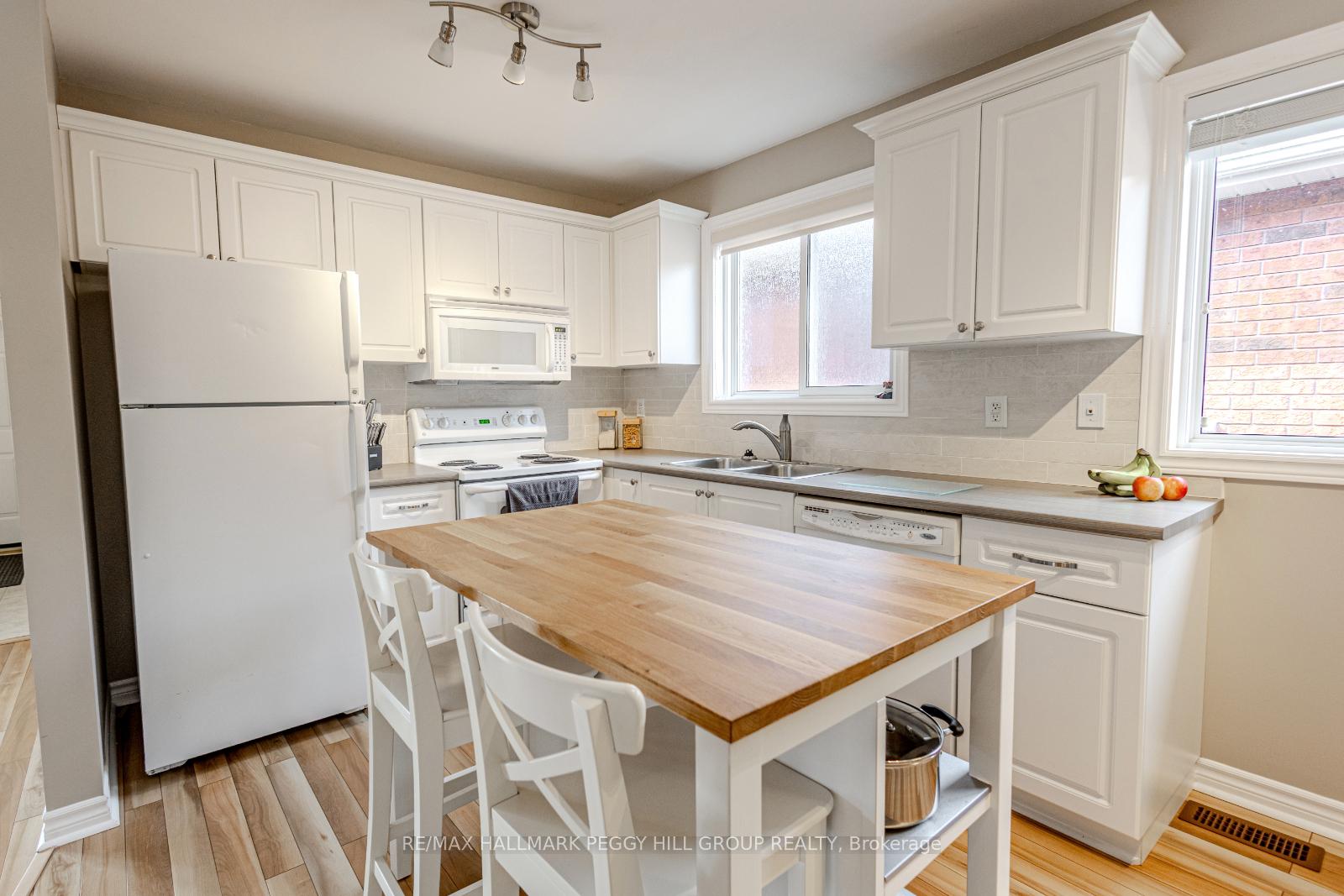 Photo 4 of 28 Lucas Avenue, Barrie, Holly — HOMEH