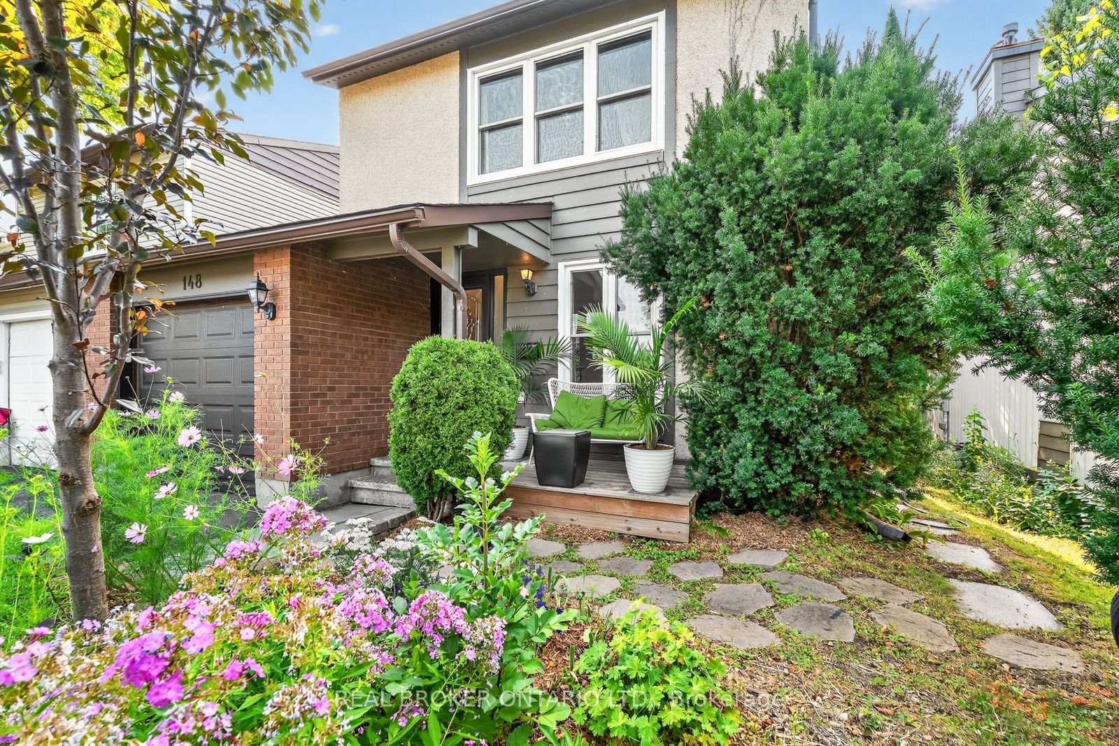 Photo 16 of 148 Burnett's Grove Circle, Ottawa, Barrhaven - Pheasant Run — HOMEH