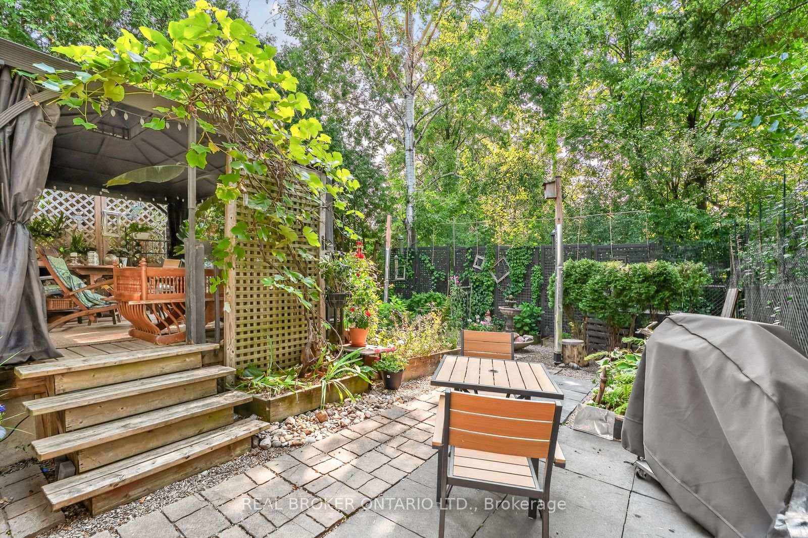 Photo 3 of 148 Burnett's Grove Circle, Ottawa, Barrhaven - Pheasant Run — HOMEH