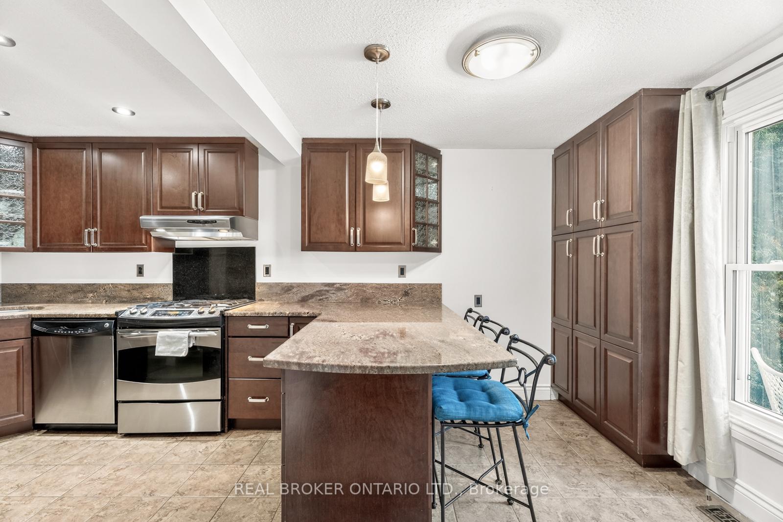 Photo 9 of 148 Burnett's Grove Circle, Ottawa, Barrhaven - Pheasant Run — HOMEH