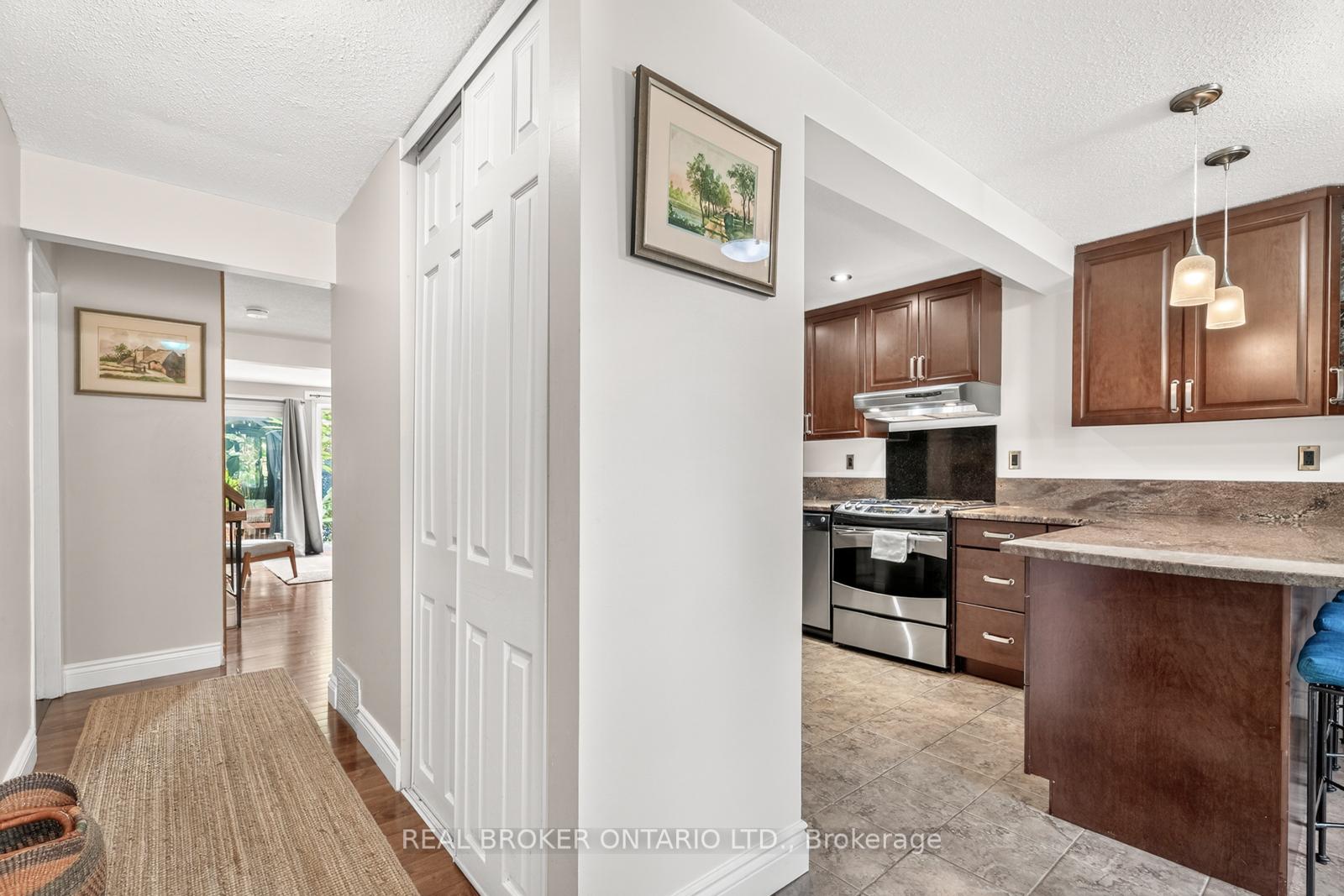 Photo 13 of 148 Burnett's Grove Circle, Ottawa, Barrhaven - Pheasant Run — HOMEH